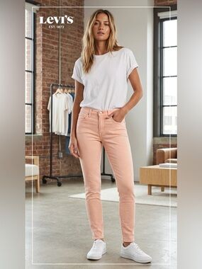 Levi's Women’s Soft Pink Skinny Jeans - 721